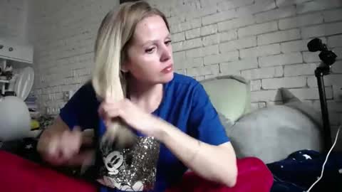 Snapshot of angel_girllovemy chatting on February 14, 2025, 9:56 am ANGEL online show from February 14, 2025, 9:56 am