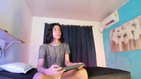 Snapshot of angel_hasss chatting on October 27, 2025, 3:21 am Angel of your dreams online show from October 27, 2025, 3:21 am