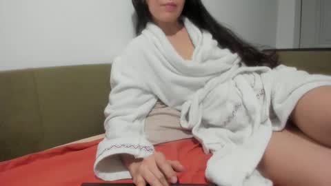 angel_lee__ online show from December 17, 2025, 2:45 pm