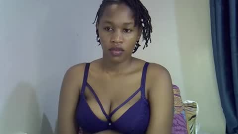 angel_mia5 online show from May 6, 2026, 10:48 pm