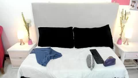 angel_velvet_ online show from October 13, 2025, 12:38 pm