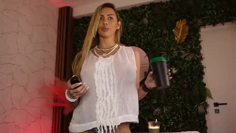 Anysia online show from January 14, 2026, 5:24 am