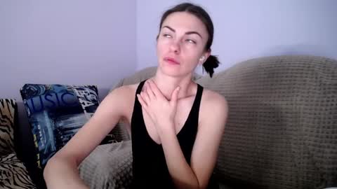 Snapshot of angel_zoe77 chatting on December 10, 2024, 11:00 am Zoe online show from December 10, 2024, 11:00 am