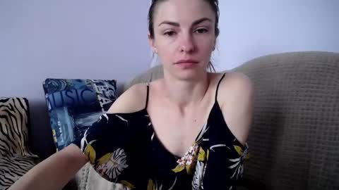 Snapshot of angel_zoe77 chatting on September 19, 2025, 7:54 am Zoe online show from September 19, 2025, 7:54 am