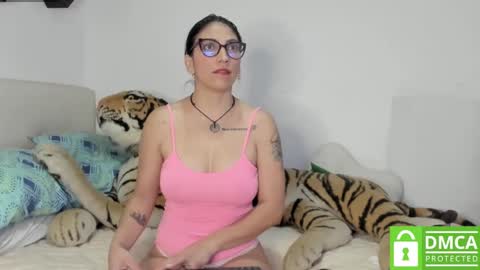 Snapshot of angela_blu chatting on January 4, 2025, 2:46 pm Angela online show from January 4, 2025, 2:46 pm