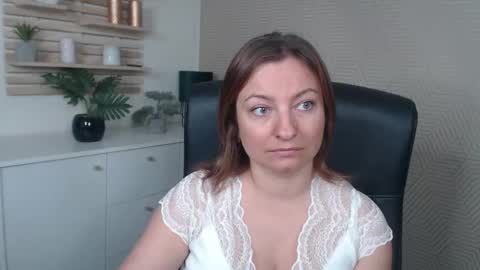 Angela online show from September 23, 2025, 6:27 am