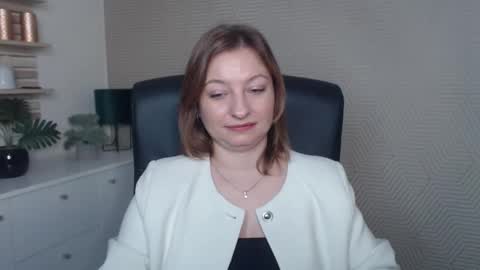 Angela online show from November 14, 2025, 6:45 am