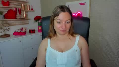 Snapshot of angela_samt chatting on June 12, 2026, 5:50 am Angela online show from June 12, 2026, 5:50 am