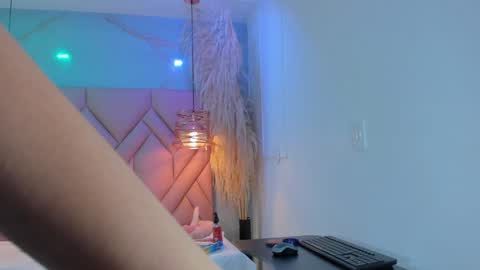 Snapshot of angelaa_cute chatting on December 14, 2024, 1:05 pm ANGELA online show from December 14, 2024, 1:05 pm