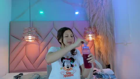 Snapshot of angelaa_cute chatting on December 16, 2024, 12:06 pm ANGELA online show from December 16, 2024, 12:06 pm