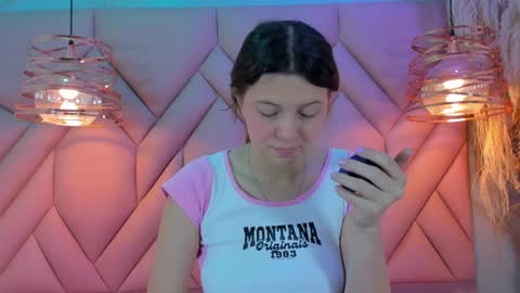 Snapshot of angelaa_cute chatting on January 26, 2025, 12:11 pm ANGELA online show from January 26, 2025, 12:11 pm