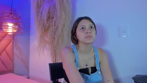 Snapshot of angelaa_cute chatting on January 28, 2025, 12:00 pm ANGELA online show from January 28, 2025, 12:00 pm