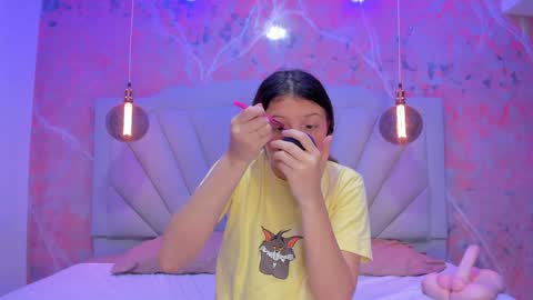 Snapshot of angelaa_cute chatting on January 30, 2025, 12:27 pm ANGELA online show from January 30, 2025, 12:27 pm