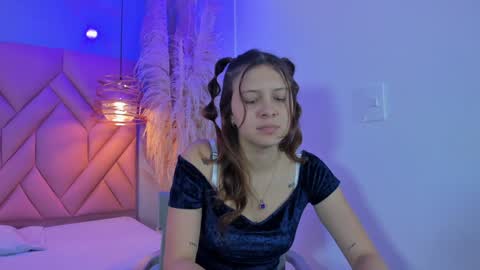 Snapshot of angelaa_cute chatting on February 3, 2025, 12:25 pm ANGELA online show from February 3, 2025, 12:25 pm