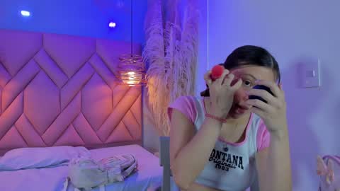 Snapshot of angelaa_cute chatting on February 4, 2025, 12:00 pm ANGELA online show from February 4, 2025, 12:00 pm