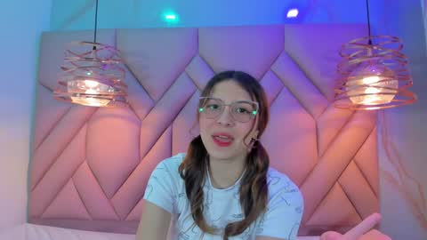 Snapshot of angelaa_cute chatting on February 7, 2025, 3:30 pm ANGELA online show from February 7, 2025, 3:30 pm