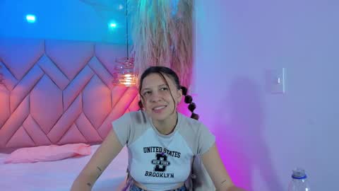 Snapshot of angelaa_cute chatting on February 12, 2025, 12:33 pm ANGELA online show from February 12, 2025, 12:33 pm