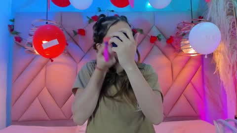 Snapshot of angelaa_cute chatting on February 18, 2025, 12:28 pm ANGELA online show from February 18, 2025, 12:28 pm