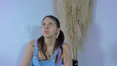 Snapshot of angelaa_cute chatting on March 5, 2025, 12:11 pm ANGELA online show from March 5, 2025, 12:11 pm