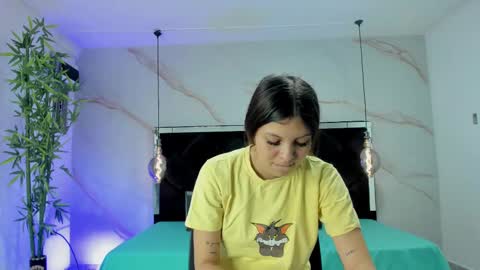 Snapshot of angelaa_cute chatting on September 10, 2025, 12:05 pm ANGELA online show from September 10, 2025, 12:05 pm