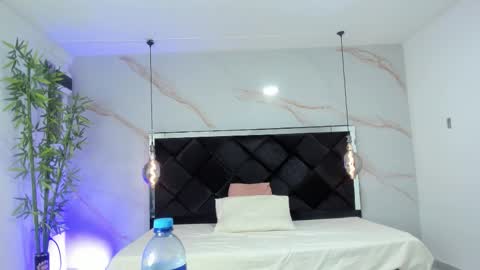 Snapshot of angelaa_cute chatting on November 7, 2025, 12:16 pm ANGELA online show from November 7, 2025, 12:16 pm