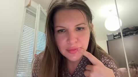 Angela online show from July 6, 2026, 6:21 pm