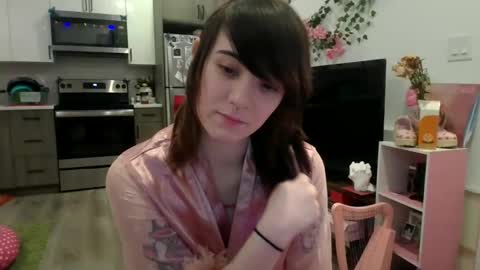 Snapshot of angelalice555 chatting on October 4, 2025, 5:38 am angelalice555 online show from October 4, 2025, 5:38 am