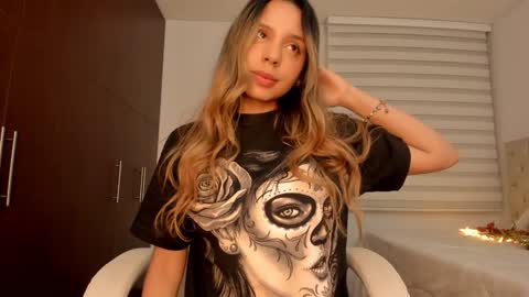 Snapshot of angelalovers chatting on December 18, 2024, 2:10 am angelalovers online show from December 18, 2024, 2:10 am