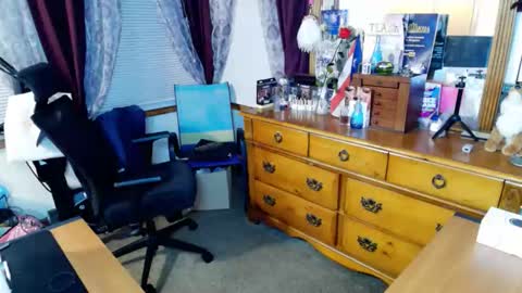 Angela Longcock online show from June 4, 2026, 5:02 am
