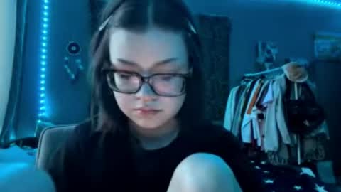 angelcatier online show from June 3, 2026, 5:29 pm