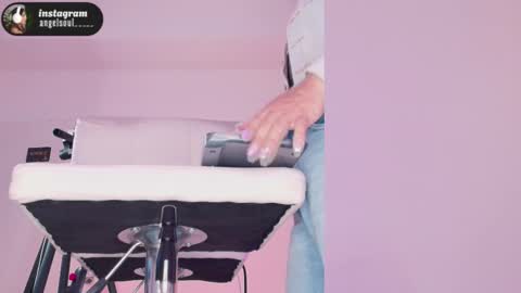 angel online show from November 17, 2025, 6:52 am