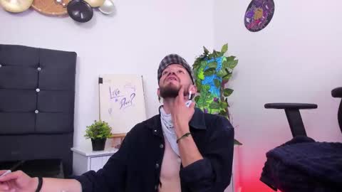 angeldamianart online show from November 11, 2025, 7:47 pm