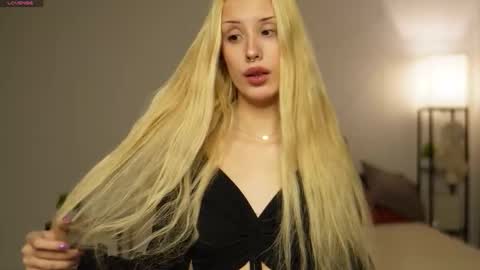 Snapshot of angelic_lynn chatting on December 1, 2025, 11:26 am angelic_lynn online show from December 1, 2025, 11:26 am