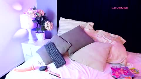 Angelique online show from October 29, 2025, 8:43 pm