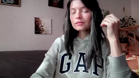 Angelika Rouge online show from October 17, 2025, 6:49 am