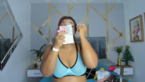 Snapshot of angelina_castro12 chatting on January 4, 2025, 3:29 am Angelina online show from January 4, 2025, 3:29 am
