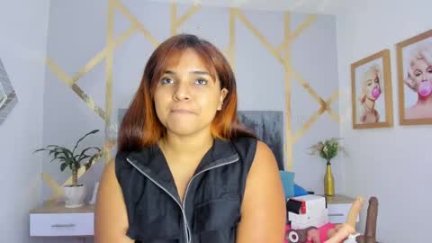 Snapshot of angelina_castro12 chatting on February 19, 2025, 3:06 am Angelina online show from February 19, 2025, 3:06 am