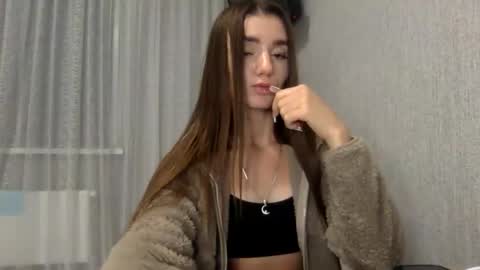 Snapshot of angelina_sunshine chatting on September 21, 2025, 7:26 pm Angelina online show from September 21, 2025, 7:26 pm