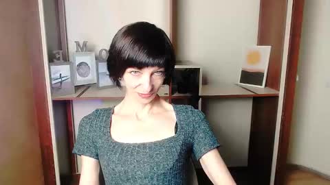 Angelina online show from September 22, 2025, 6:37 am