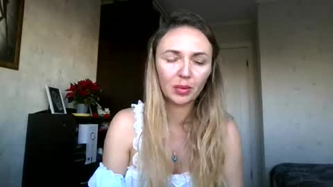 angelinalove28 online show from November 24, 2025, 7:52 am