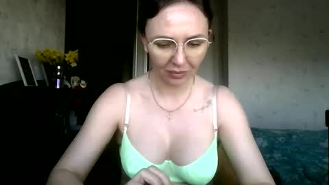 angelinalove28 online show from April 5, 2026, 7:27 am