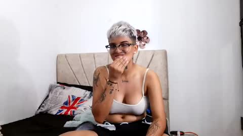 angelinandnini online show from July 17, 2026, 3:35 am