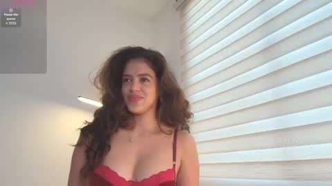 Snapshot of angelinarosss_ chatting on November 11, 2025, 2:06 pm online show from November 11, 2025, 2:06 pm