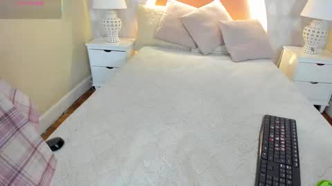 angeline online show from November 27, 2025, 12:18 pm