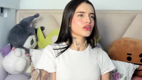 Angeline Smith  online show from September 28, 2025, 1:00 am