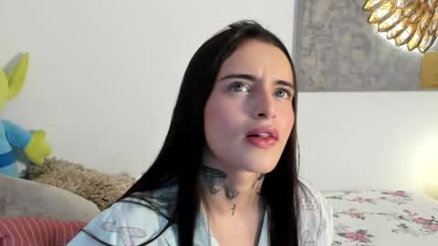 Angeline Smith  online show from October 3, 2025, 3:25 am