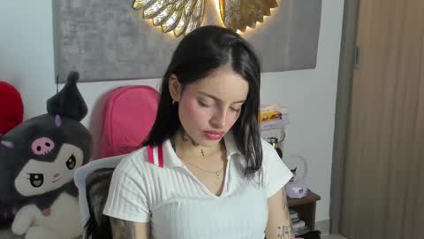 Angeline Smith  online show from November 14, 2025, 6:01 am