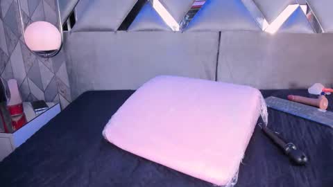 Snapshot of angeliquerouse chatting on October 26, 2025, 11:05 am Angelique online show from October 26, 2025, 11:05 am