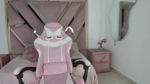 angell_petite01 online show from May 7, 2026, 9:09 pm