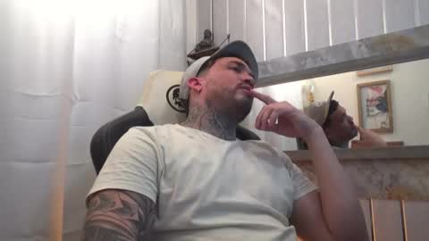 angellatino0 online show from October 16, 2025, 7:09 am